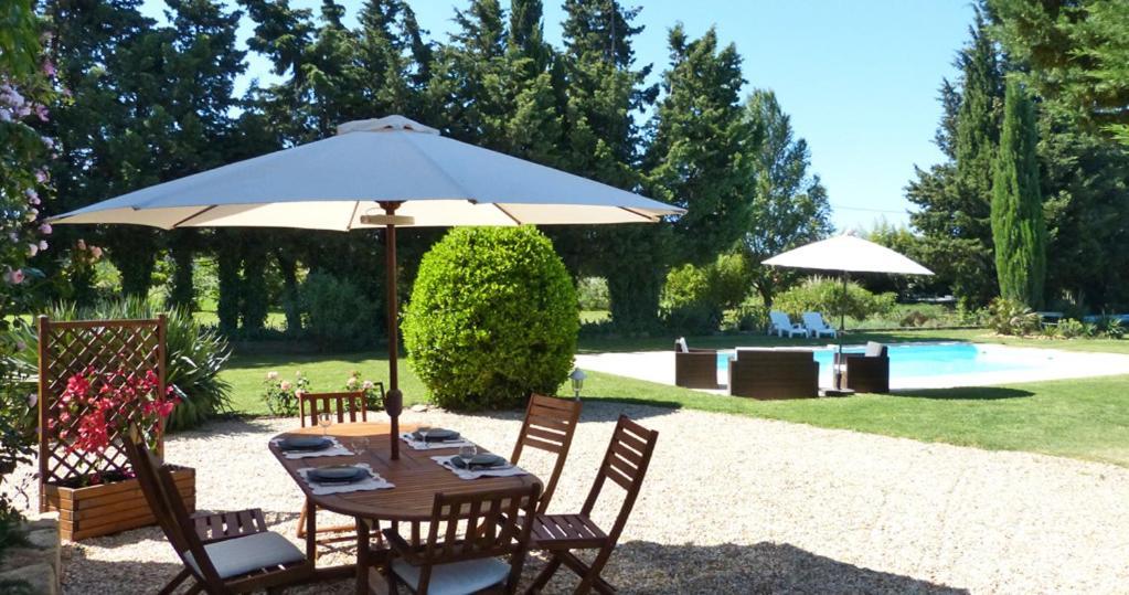 Mas Des Bougainvillees Sernhac Zewnętrze zdjęcie